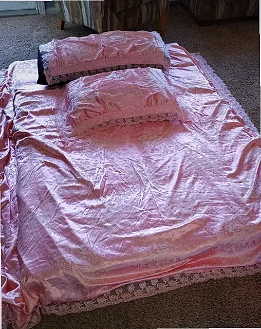 Vintage Romantic Pink Satin Floral & Lace Duvet Cover Set 86"x 78"
